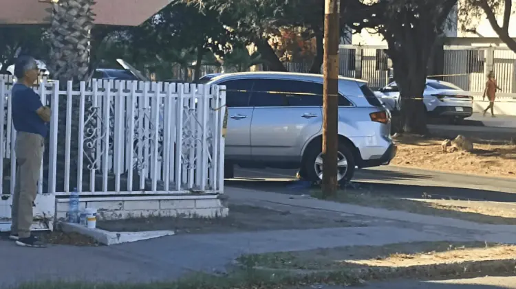 La mujer fue arrollada en la esquina de Gómez Farías y Fco. Zarco. (Foto: Ramón Munguía/EXPRESO)