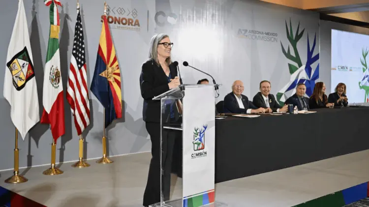 Katie Hobbs, gobernadora de Arizona. (Especial / EXPRESO)