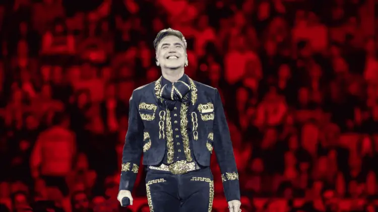 El cantante interpretó los mejores temas de su padre. (FOTO: ESPECIAL/EXPRESO)