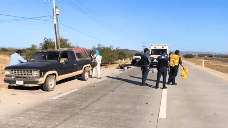 El conductor de la moto falleció tras impactar contra el vehículo estacionado. (Foto: Cortesía)