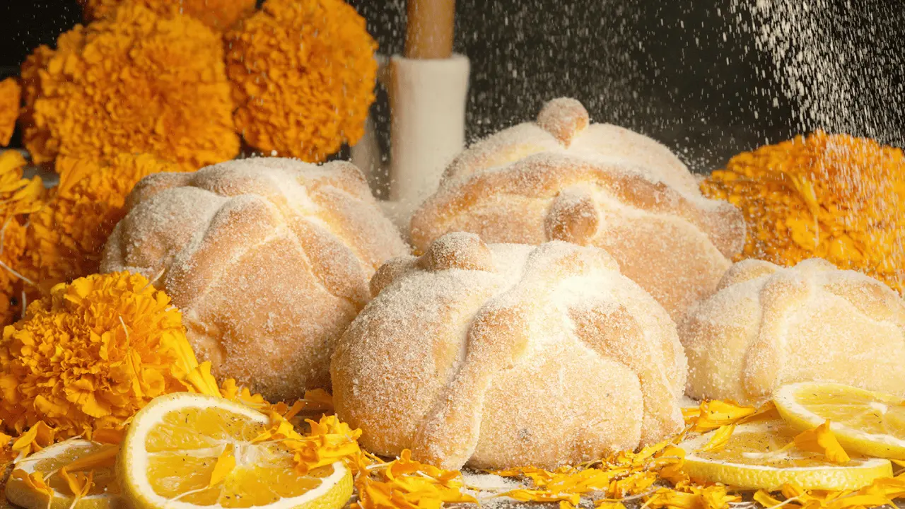 Pan de muerto y sus múltiples sabores: un recorrido por México