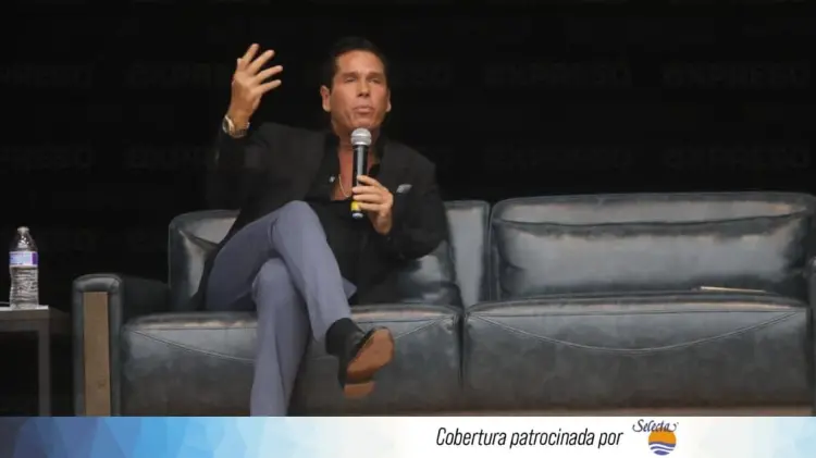 Roberto Palazuelos compartió sus experiencias con los empresarios locales. (Foto: Jorge Flores/EXPRESO)