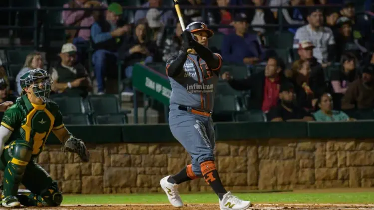 Willie Calhoun abrió el marcador con cuadrangular en la segunda entrada. (Foto: Cortesía)