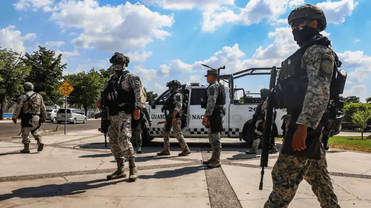 Luego de una larga persecución, Luis N fue detenido por elementos de la GN en Culiacán. (Especial)