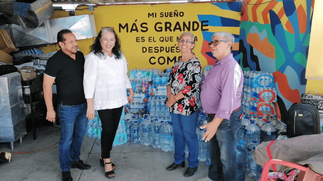 Recaudan en Hermosillo agua potable para llevar a habitantes de Nácori Chico