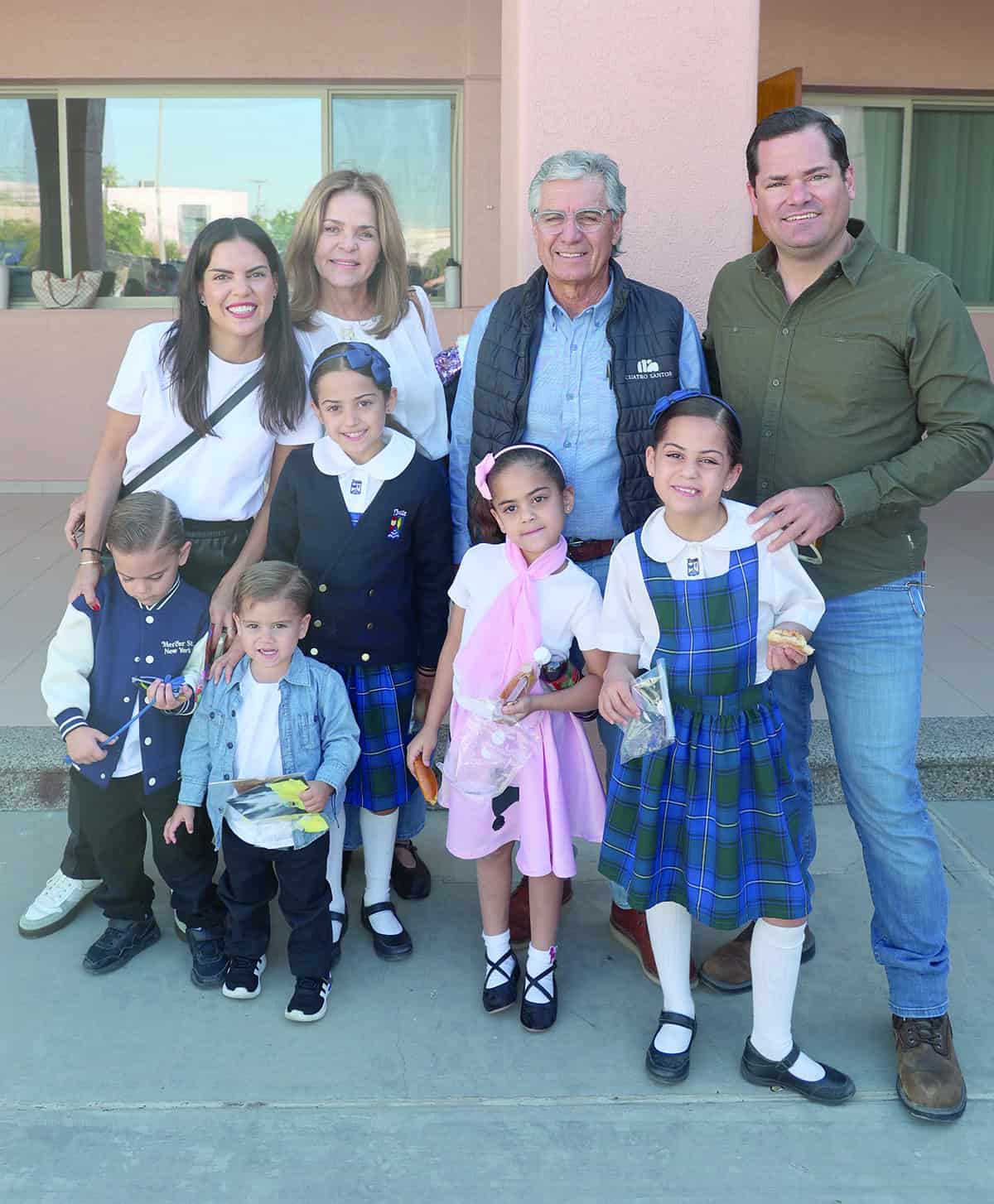 Liceo Thezia festeja a los abuelos de casa