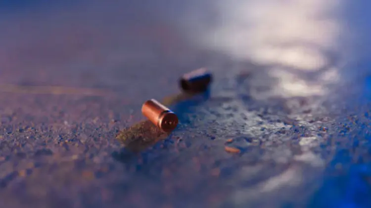 El proyectil se impactó en el pizarrón, según se ha informado. (Foto: Especial)