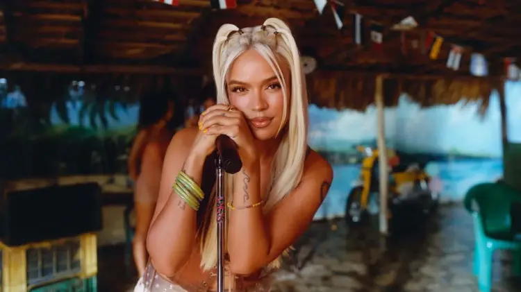 Cambian la letra de la canción “+57”, interpretada por Karol G