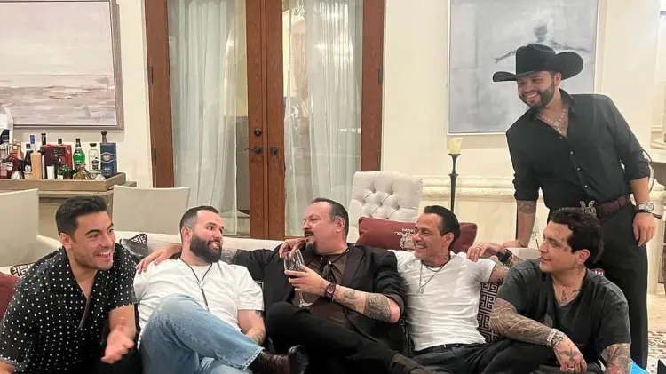 Carin León y Christian Nodal aparecen juntos en foto de Pepe Aguilar