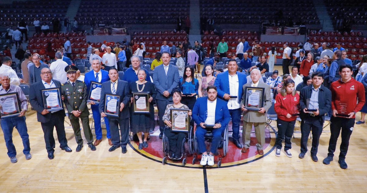 Entregan premios a los mejores deportistas del año en Sonora