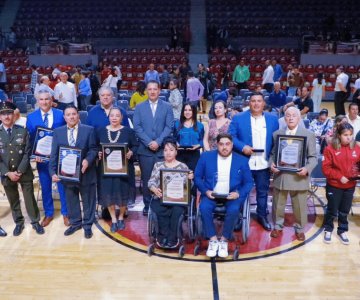 Entregan premios a los mejores deportistas del año en Sonora