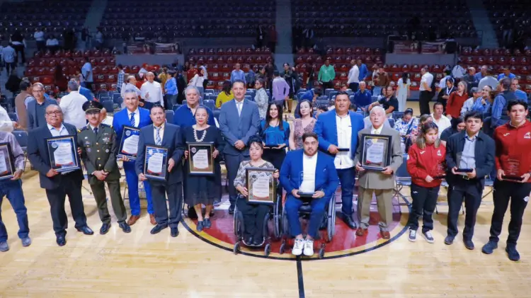 15 figuras destacadas del deporte de Sonora fueron reconocidas este jueves. (Foto: Cortesía)