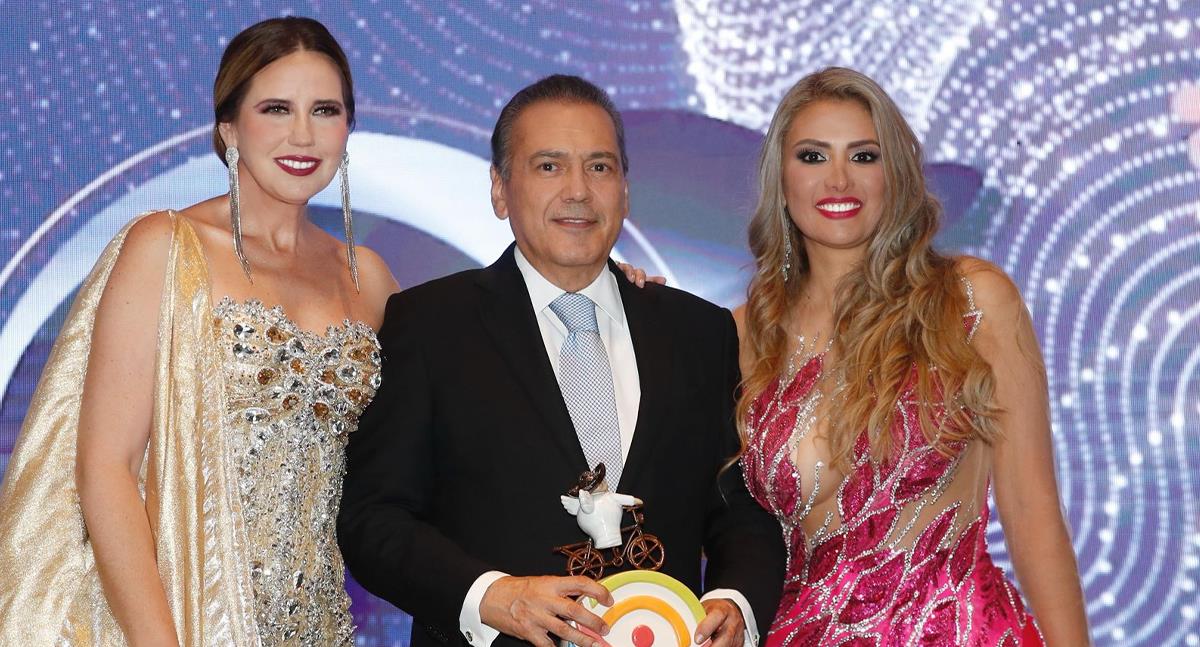 Manlio Fabio Beltrones recibe el Premio Internacional ALMA 2024