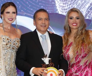 Manlio Fabio Beltrones recibe el Premio Internacional ALMA 2024