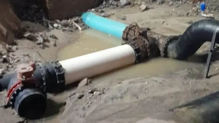 La fuga se presentó en la obra de instalación del bulevar Morelos. (Foto: Agua de Hermosillo)