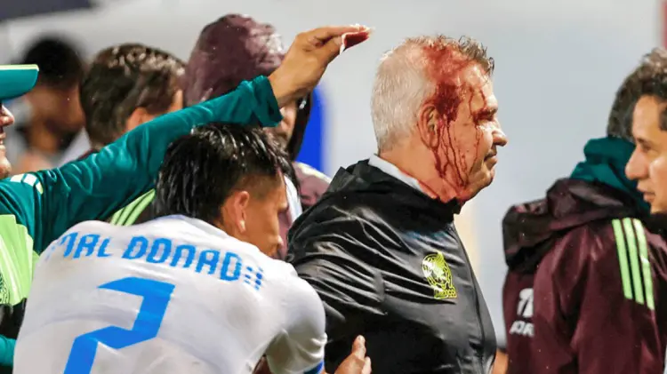Tras el encuentro contra Honduras, Javier Aguirre fue agredido desde las gradas. (Foto: Cortesía)