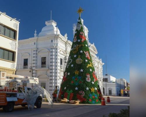 Encenderán árbol navideño en la Plaza Zaragoza este domingo