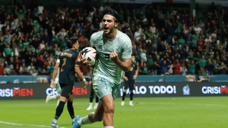 Raúl Jiménez inició el camino a la remontada en el Infierno de Toluca. (Foto: El Universal)