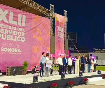 Alfonso Durazo reconoce a los servidores públicos de Sonora