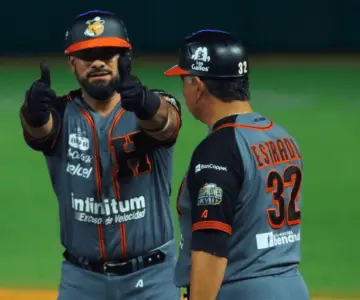 Naranjeros remonta en la novena para empatar la serie en Mazatlán