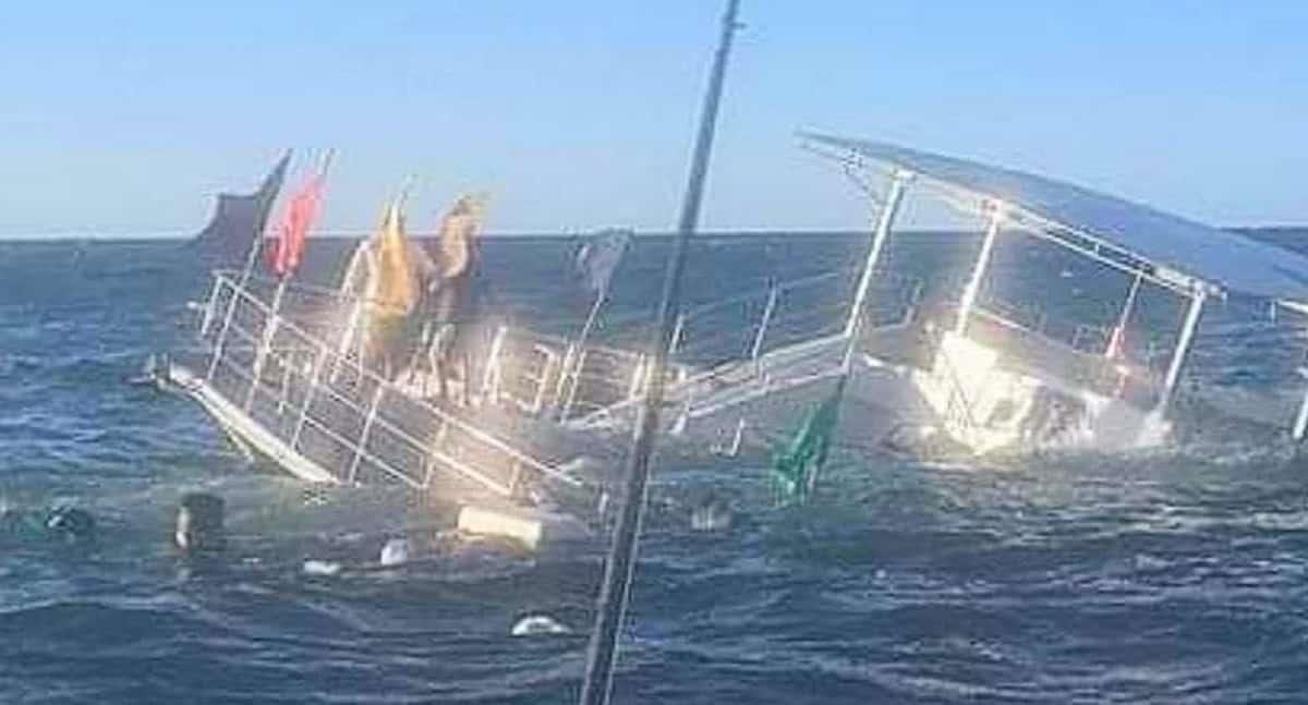 Barco turístico se hunde en el mar Rojo: rescatan a sobrevivientes