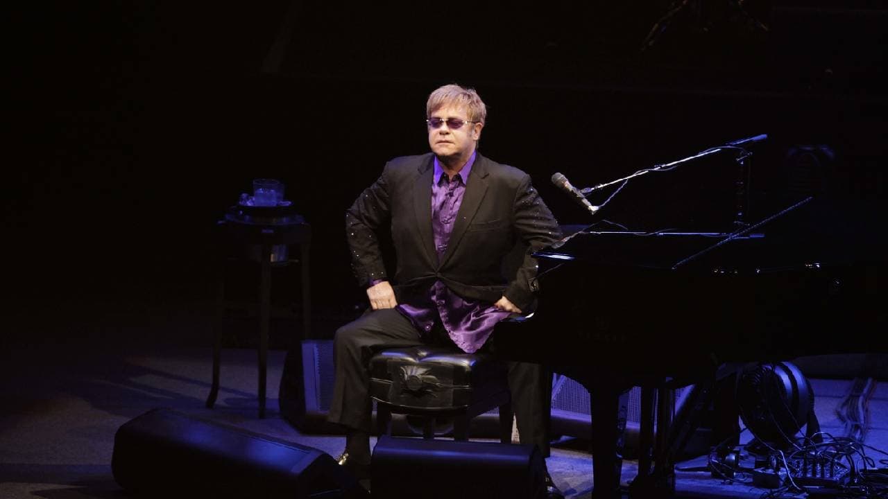 Pierde Elton John visión en el ojo derecho por una infección