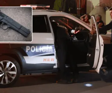 Aseguran a hombre con cuchillo y réplica de pistola en la Mártires de Cananea