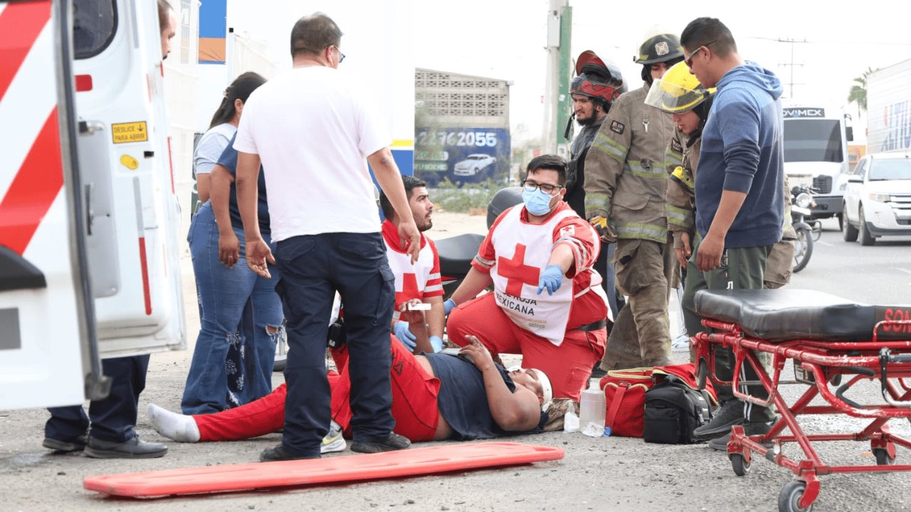 Motociclista queda gravemente lesionado tras ser embestido por vehículo