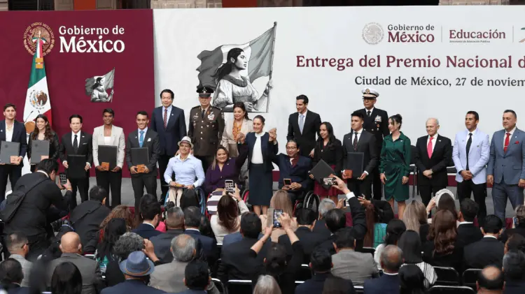 Este miércoles se realizó la entrega del PND 2024 en Palacio Nacional. (Foto: El Universal)