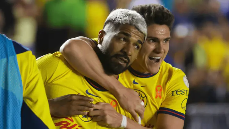 Rodrigo Aguirre se cansó de generar oportunidades de gol y anotó dos. (Foto: El Universal)