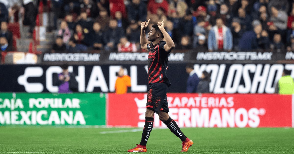 Xolos golea al superlíder Cruz Azul y lo deja al borde del abismo