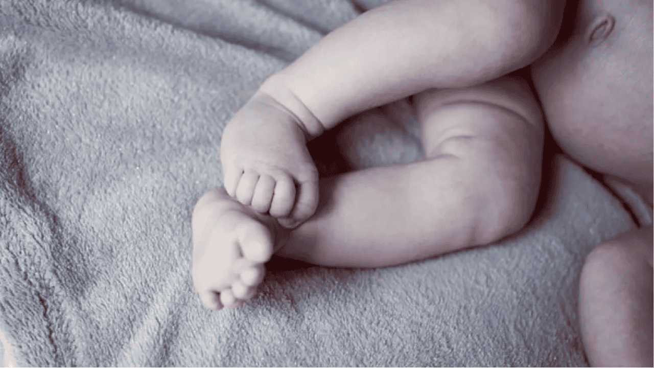 Buscan a familia de bebé abandonada afuera de un hospital en Ciudad Juárez