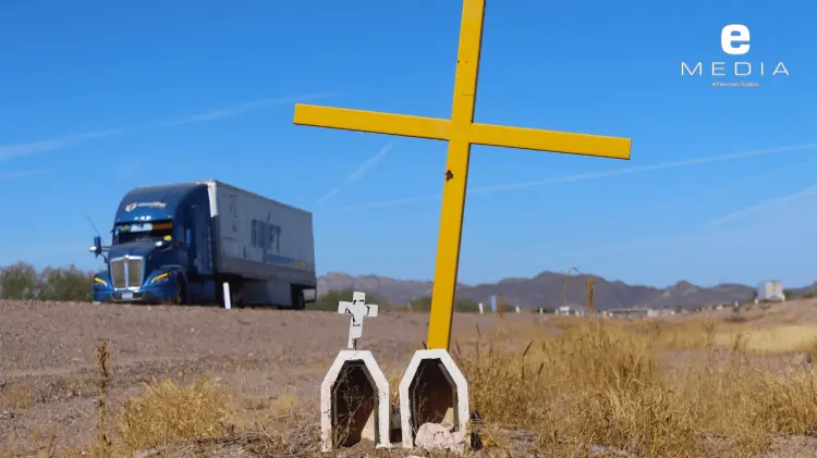 Las cruces y capillas explican por qué le llaman la carretera de la muerte. (Foto: Jorge Flores)
