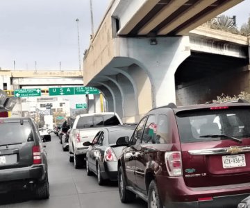 Saturan vehículos la garita de Nogales por el ´Black Friday´