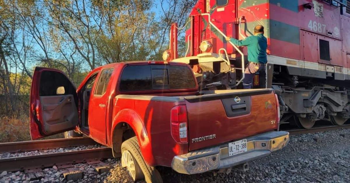 Ferrocarril impacta a pick up en Magdalena de Kino; menor queda lesionada