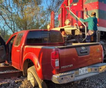 Ferrocarril impacta a pick up en Magdalena de Kino; menor queda lesionada