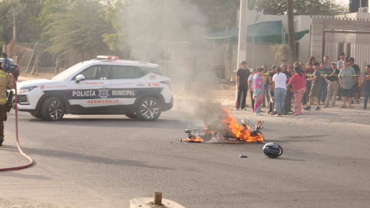 Ejecutan a motociclista y causan incendio al norte de Hermosillo