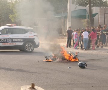 Ejecutan a motociclista y causan incendio al norte de Hermosillo