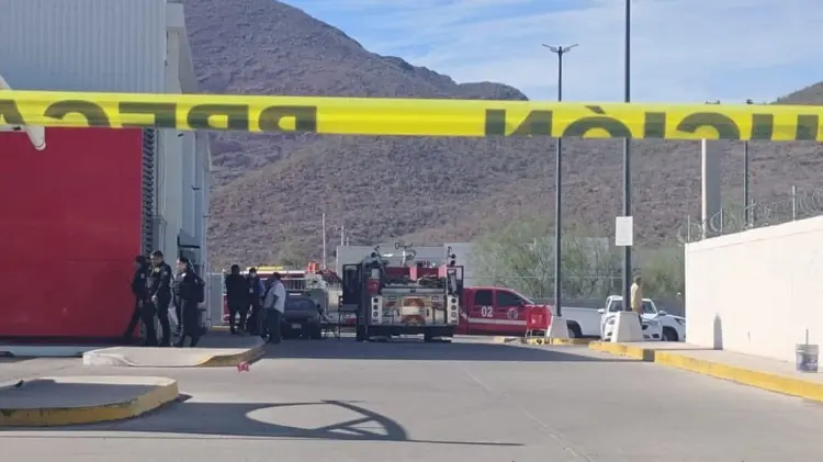 El supermercado se ubica en la salida norte de Guaymas. (Foto: Blanca Ruelas/EXPRESO)