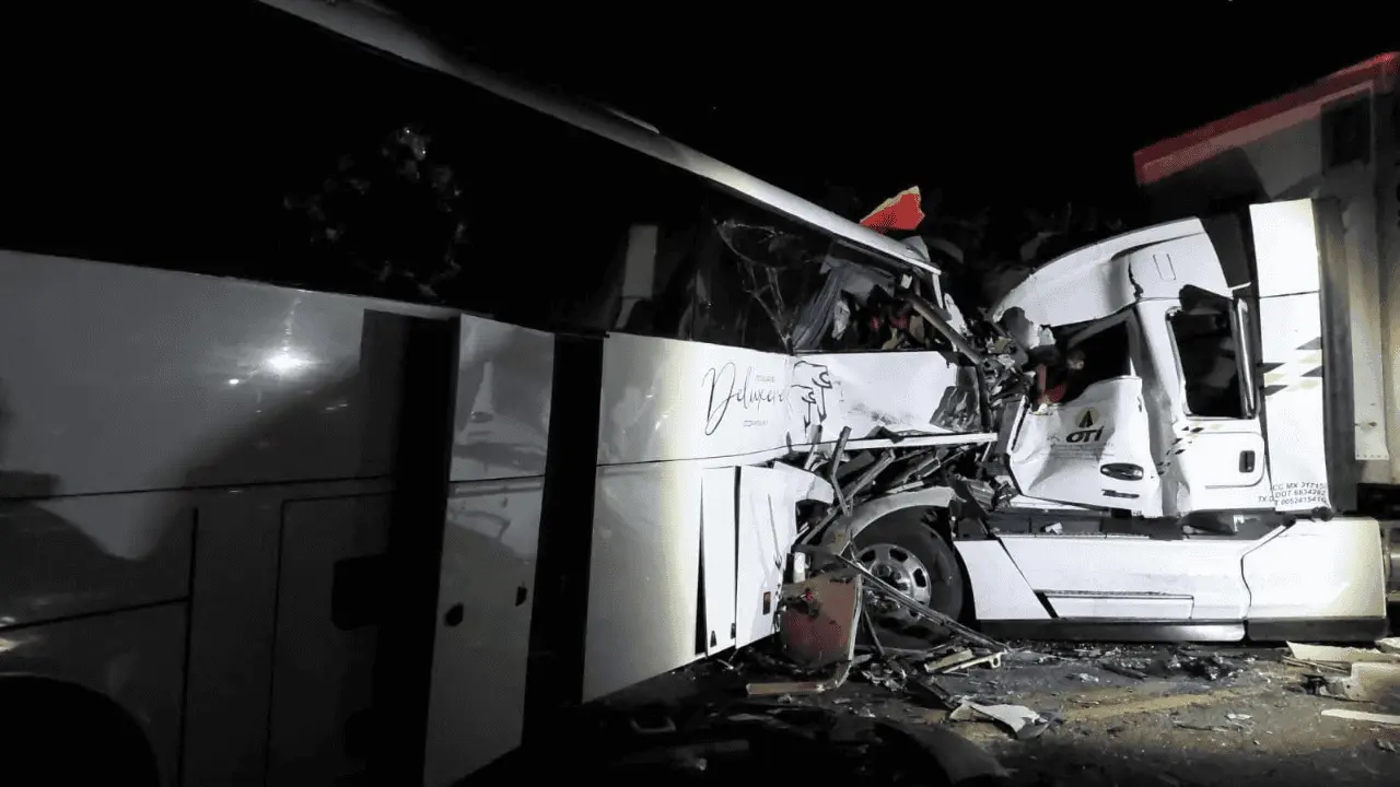 Trágico accidente en la Mazatlán-Tepic deja cinco muertos y múltiples heridos