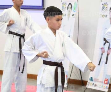 Se gradúa tercera generación de Karate en academia Malala