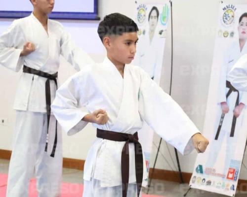 Se gradúa tercera generación de Karate en academia Malala