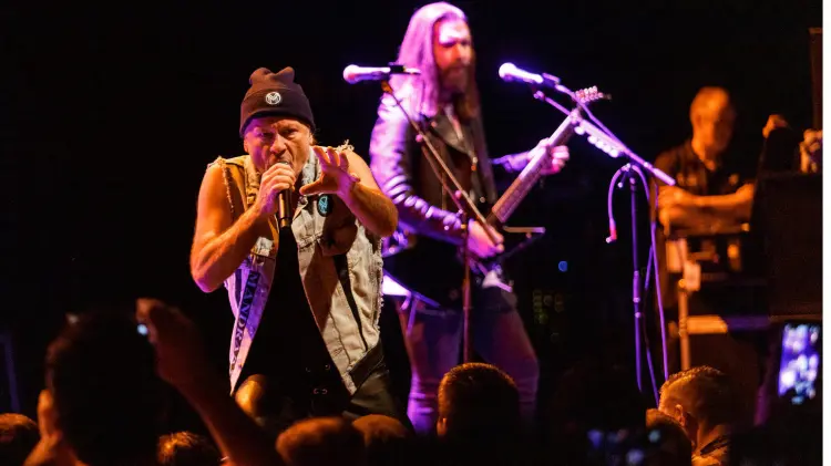 Baterista de Iron Maiden anuncia su salida de la banda tras 40 años