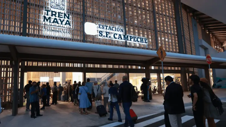 El Gobierno de México está lejos de cumplir su meta de pasajeros. (Foto: Agencia Reforma/EXPRESO)