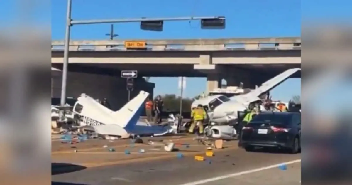 Avioneta se estrella contra vehículos en calles de Victoria, Texas