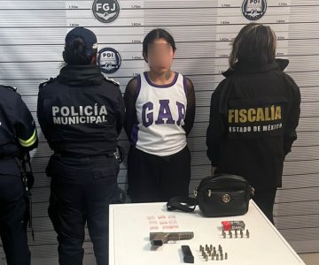 Detienen a mamá en festival navideño; estaba armada y con narcótico