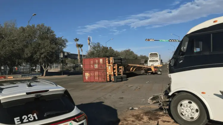 Los conductores de ambos vehículos negaron cualquier responsabilidad. Foto: Jorge Flores.
