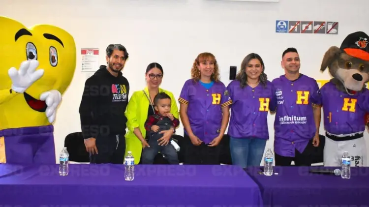 Este viernes 13 de diciembre se llevó a cabo la presentación del uniforme. (Carlos Cotaque/EXPRESO)