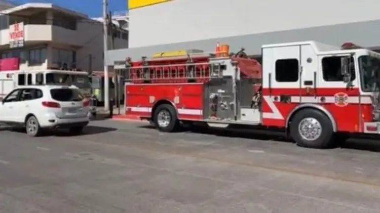 Bomberos de Guaymas llevaron a cabo maniobras de rescate con maquinaria especial. (Foto: Cortesía)
