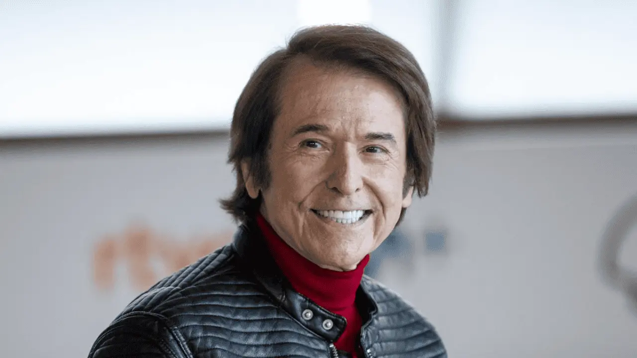 Actualizan estado de salud de Raphael tras hospitalización de emergencia